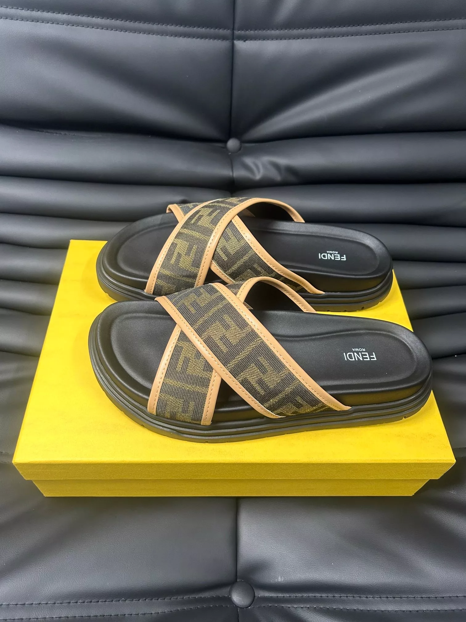 Fendi Slippers For Men Vibrant 1984