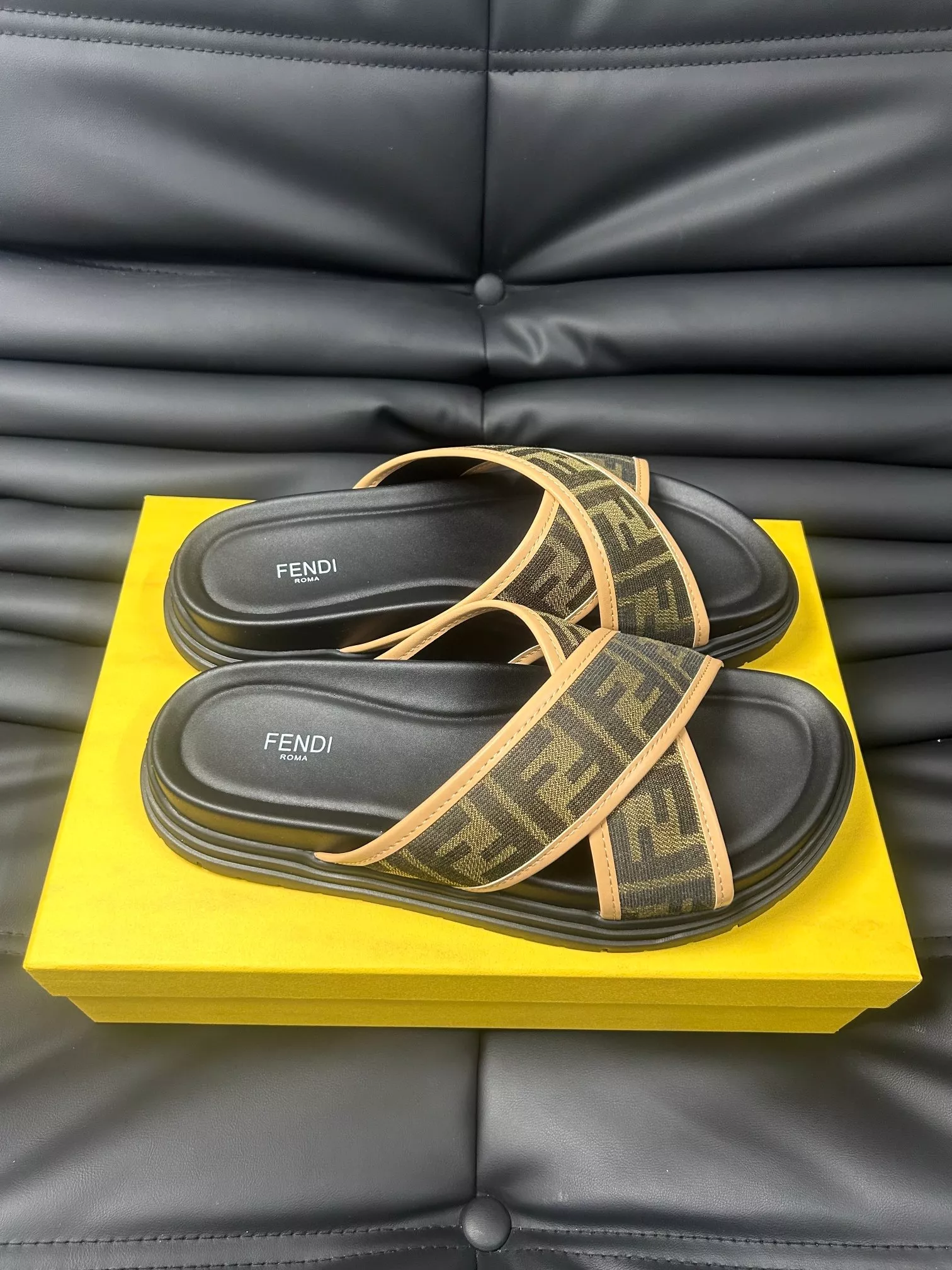 Fendi Slippers For Men Vibrant 1984