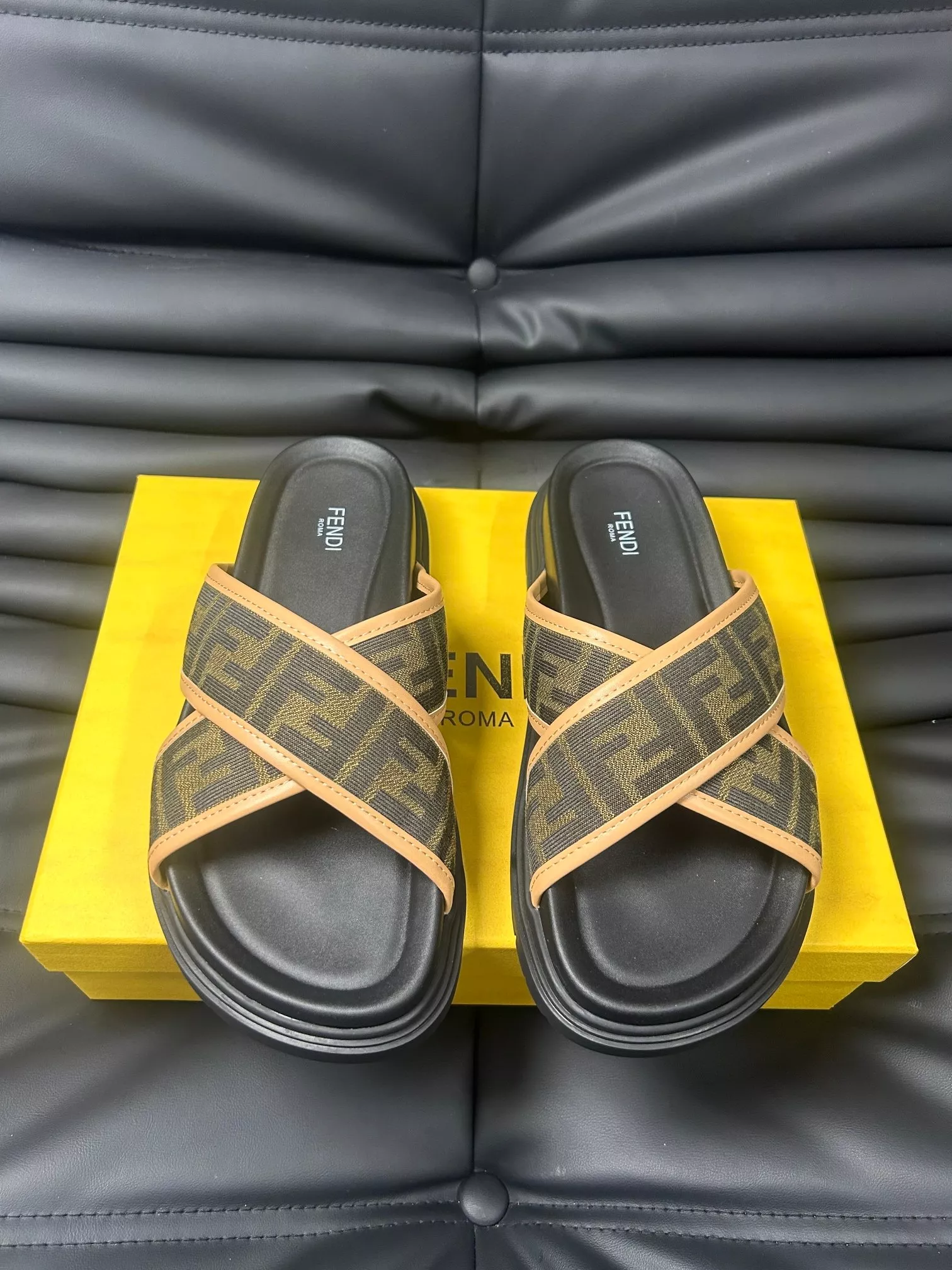 Fendi Slippers For Men Vibrant 1984