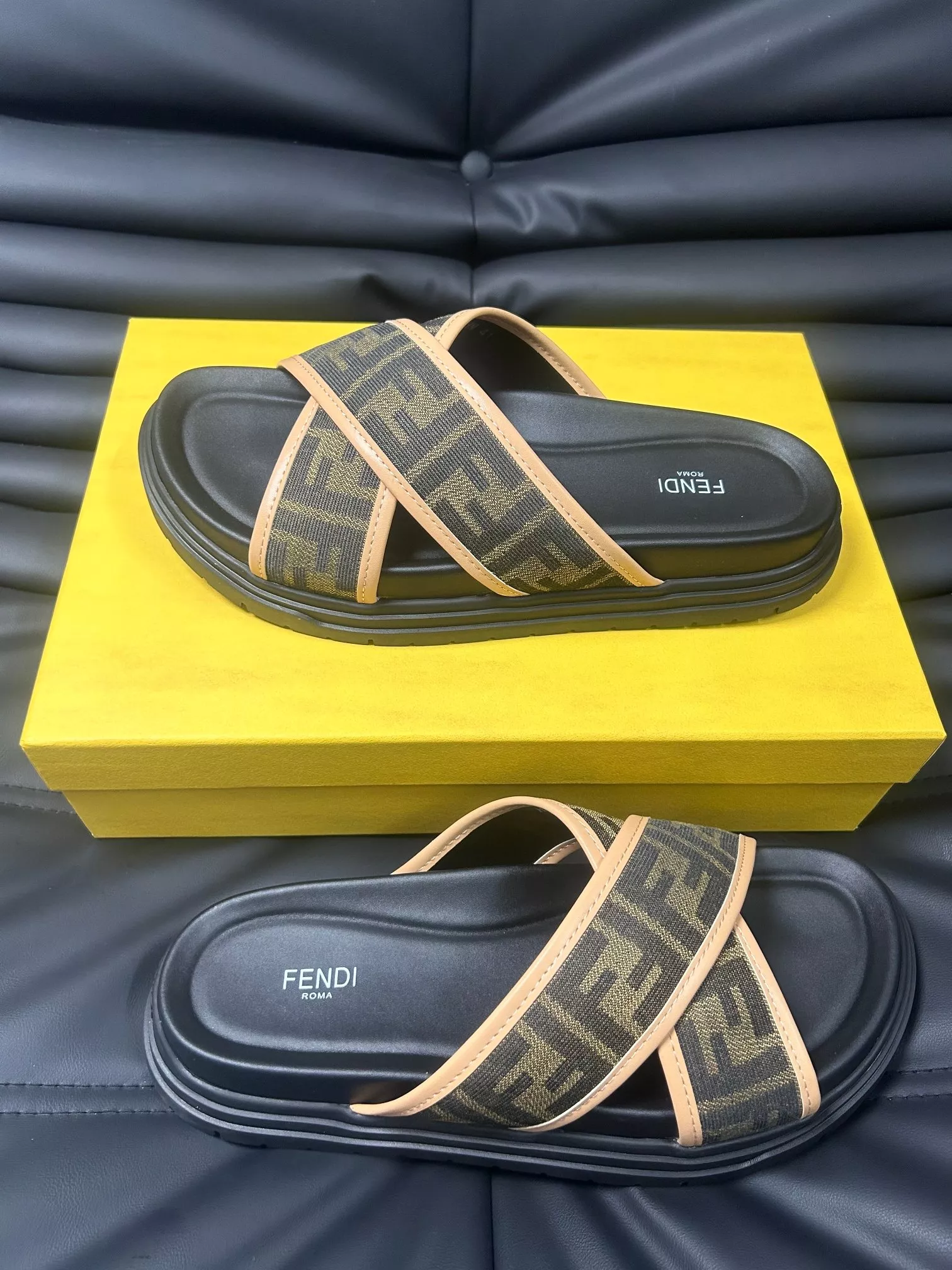 Fendi Slippers For Men Vibrant 1984