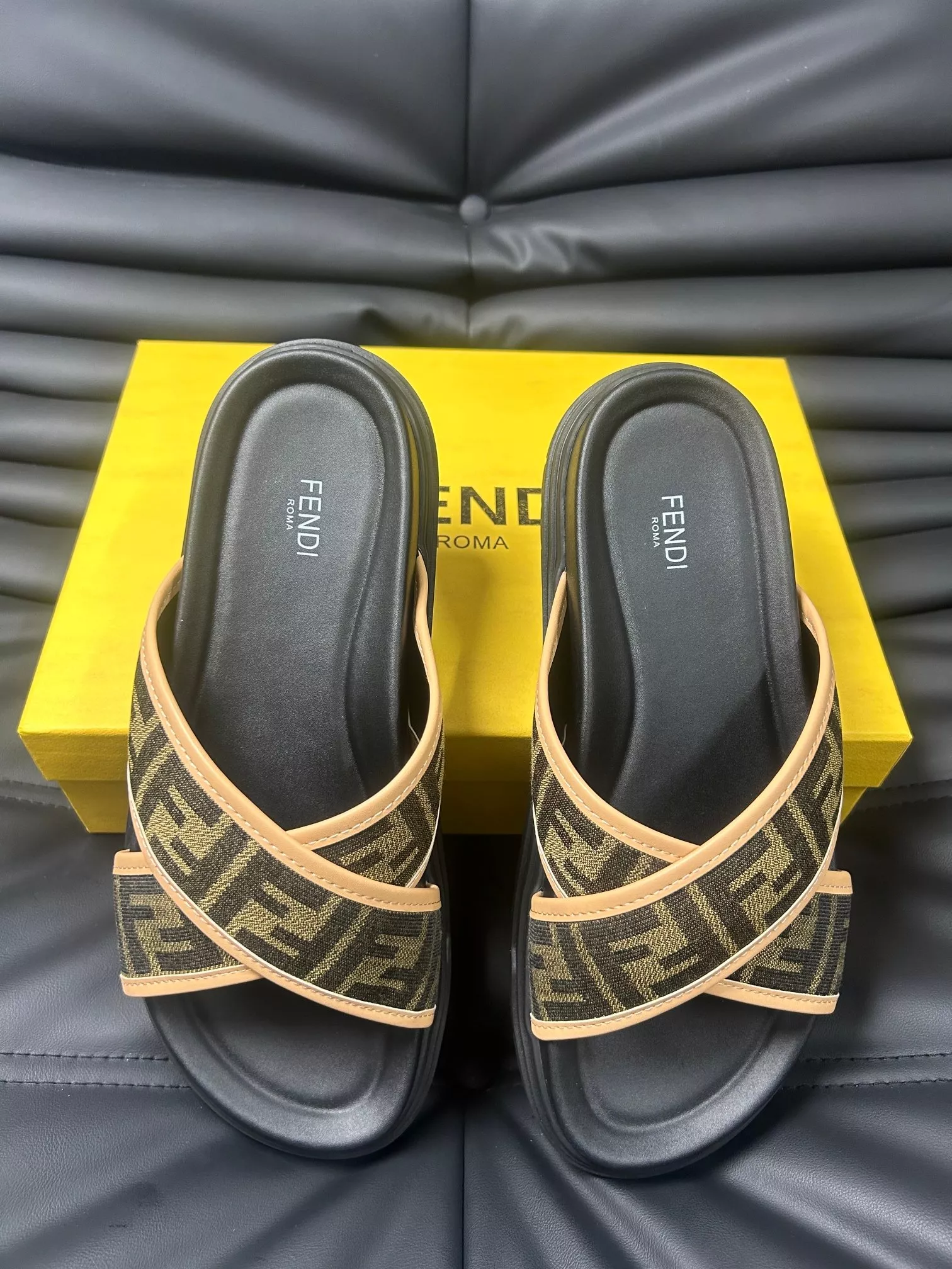 Fendi Slippers For Men Vibrant 1984