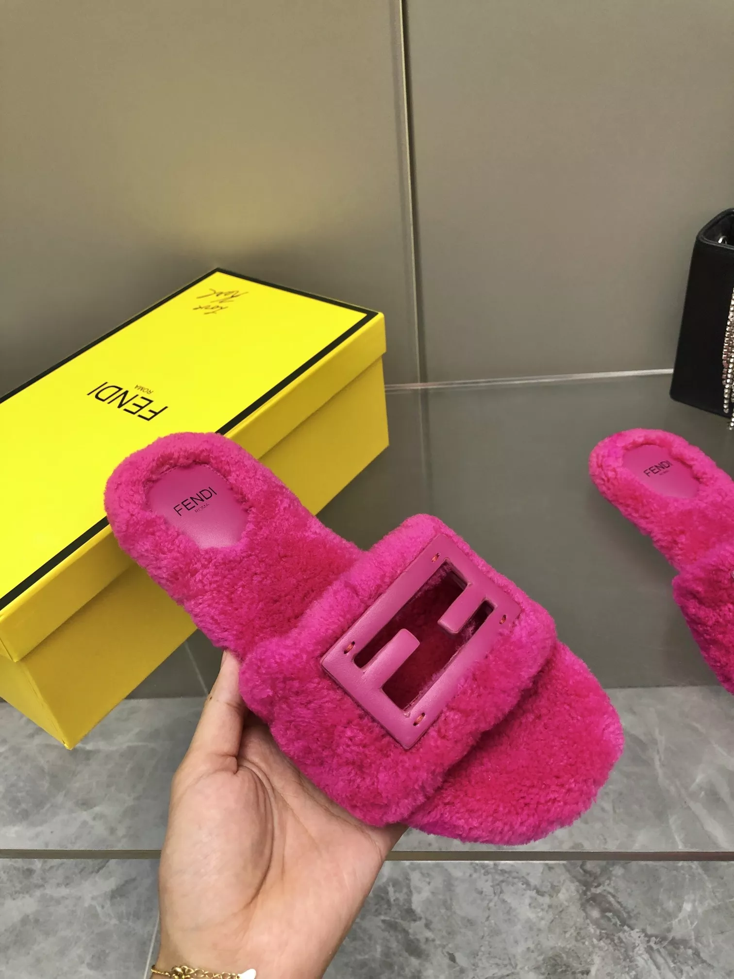 Fendi Slippers For Women Affordable 2942