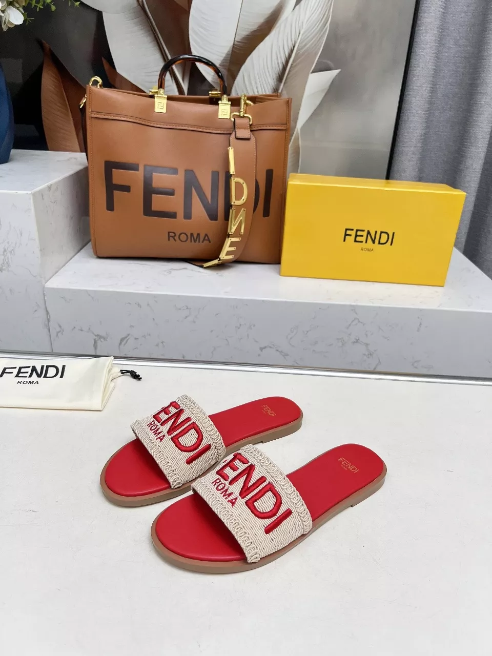 Fendi Slippers For Women AllSeason 6608