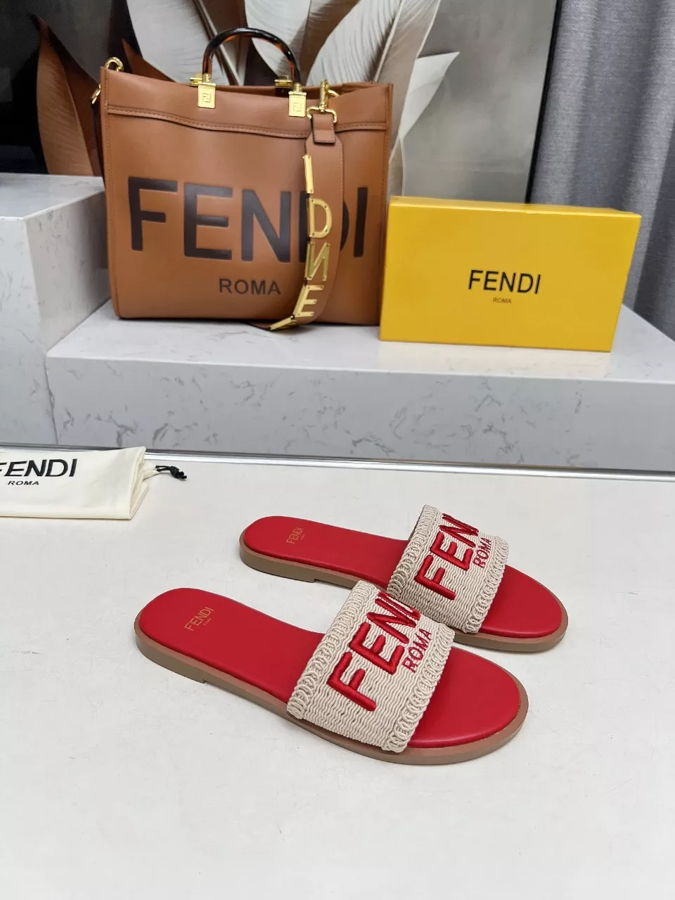 Fendi Slippers For Women AllSeason 6608