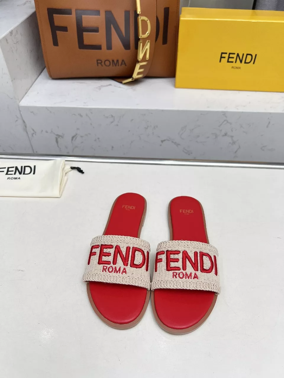 Fendi Slippers For Women AllSeason 6608