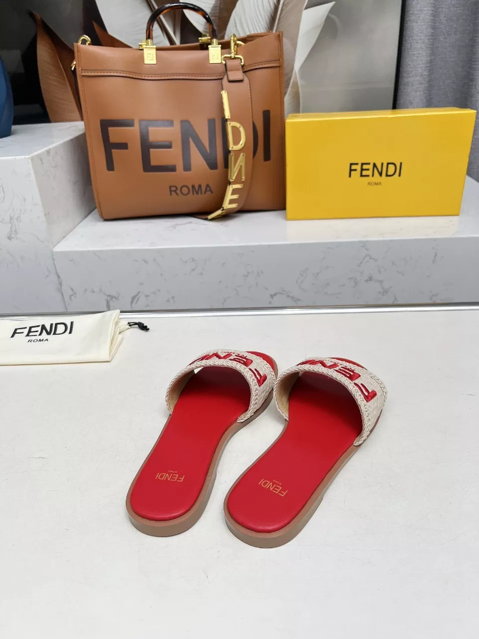 Fendi Slippers For Women AllSeason 6608