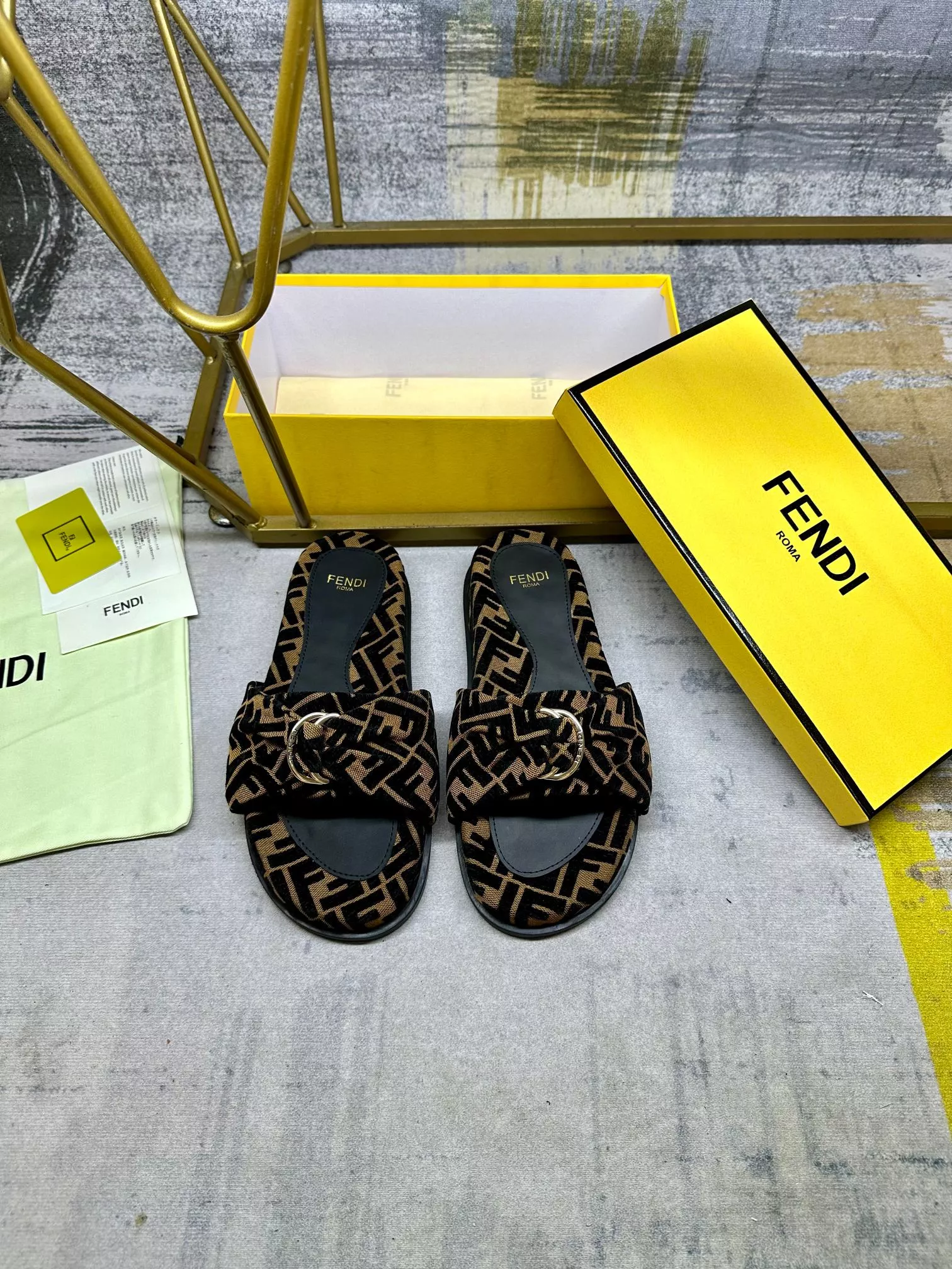 Fendi Slippers For Women Bold 6565