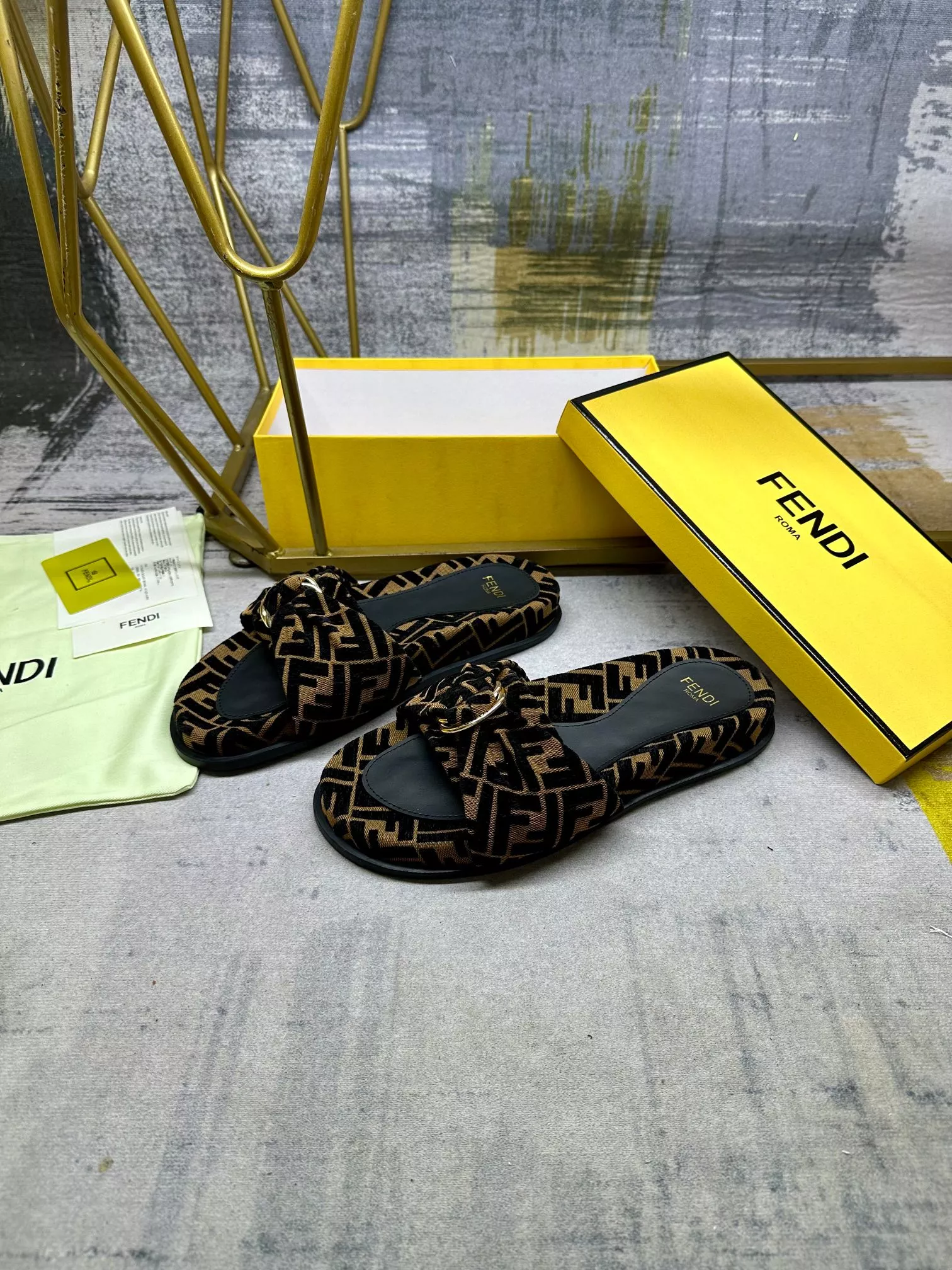 Fendi Slippers For Women Bold 6565