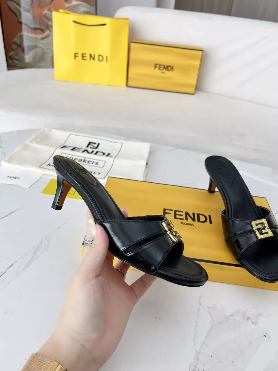 Fendi Slippers For Women Bright 8306