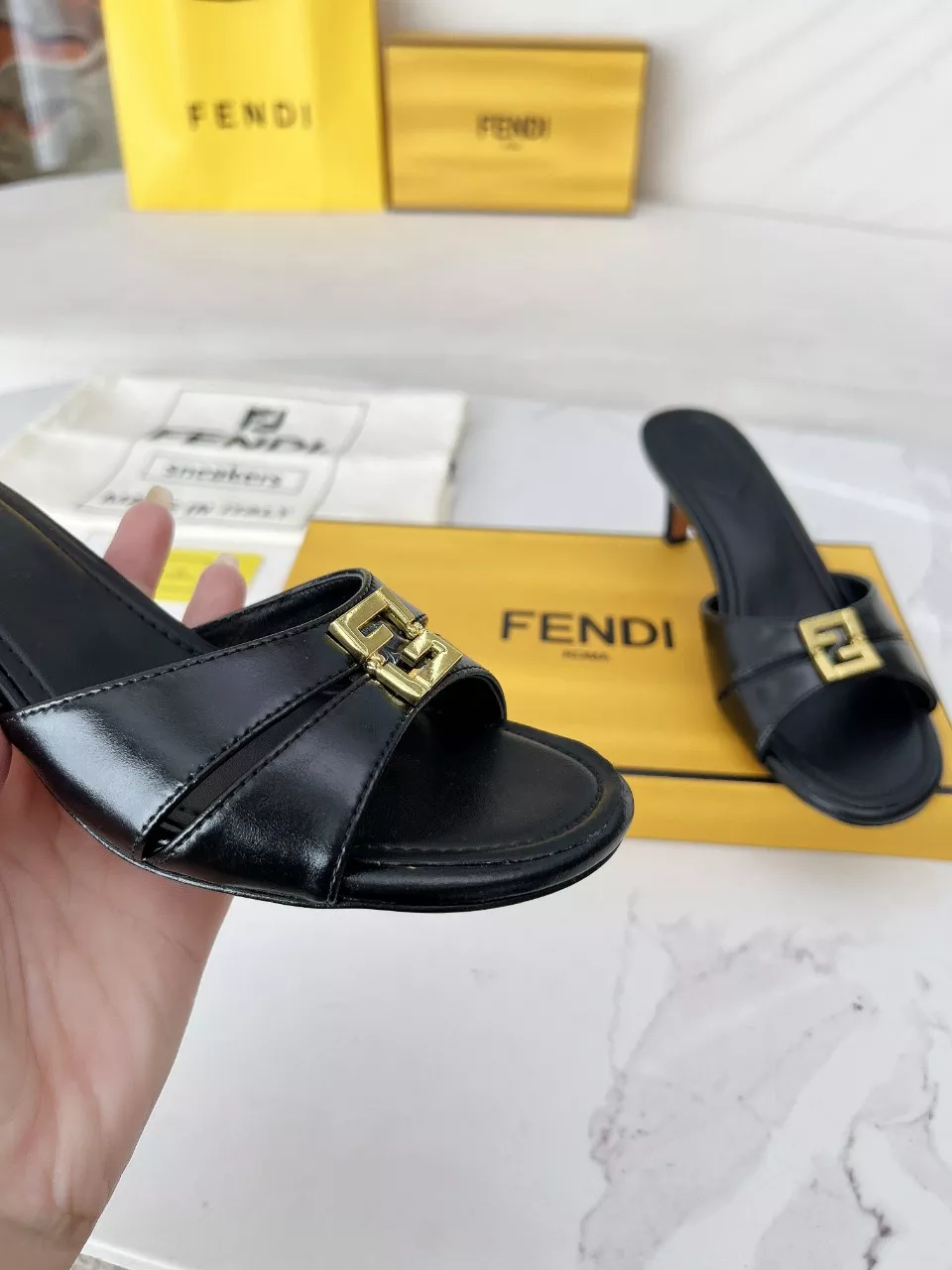 Fendi Slippers For Women Bright 8306