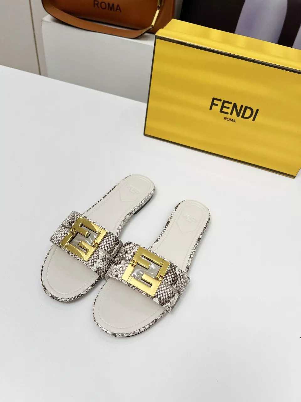 Fendi Slippers For Women Comfortable 500
