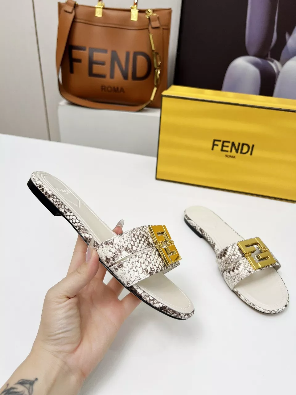 Fendi Slippers For Women Comfortable 500