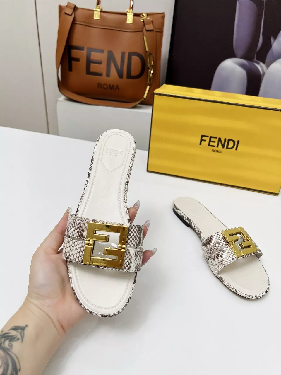 Fendi Slippers For Women Comfortable 500