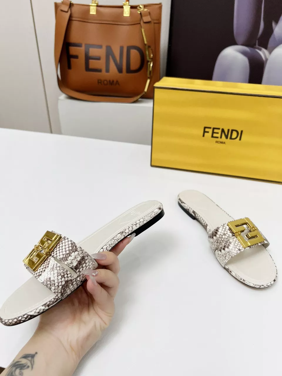 Fendi Slippers For Women Comfortable 500