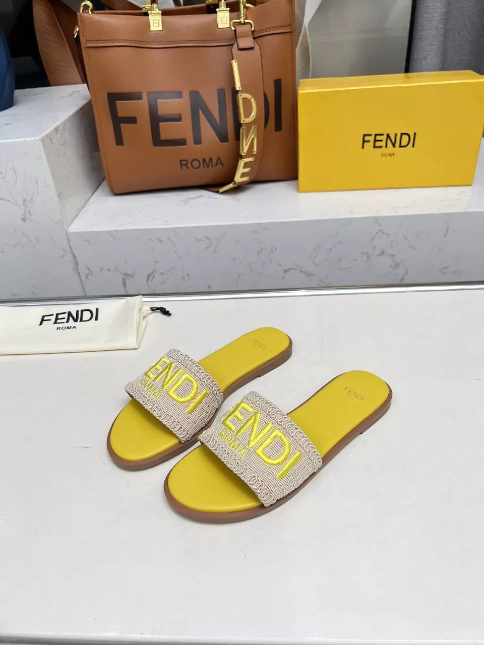 Fendi Slippers For Women Comfortable 5743