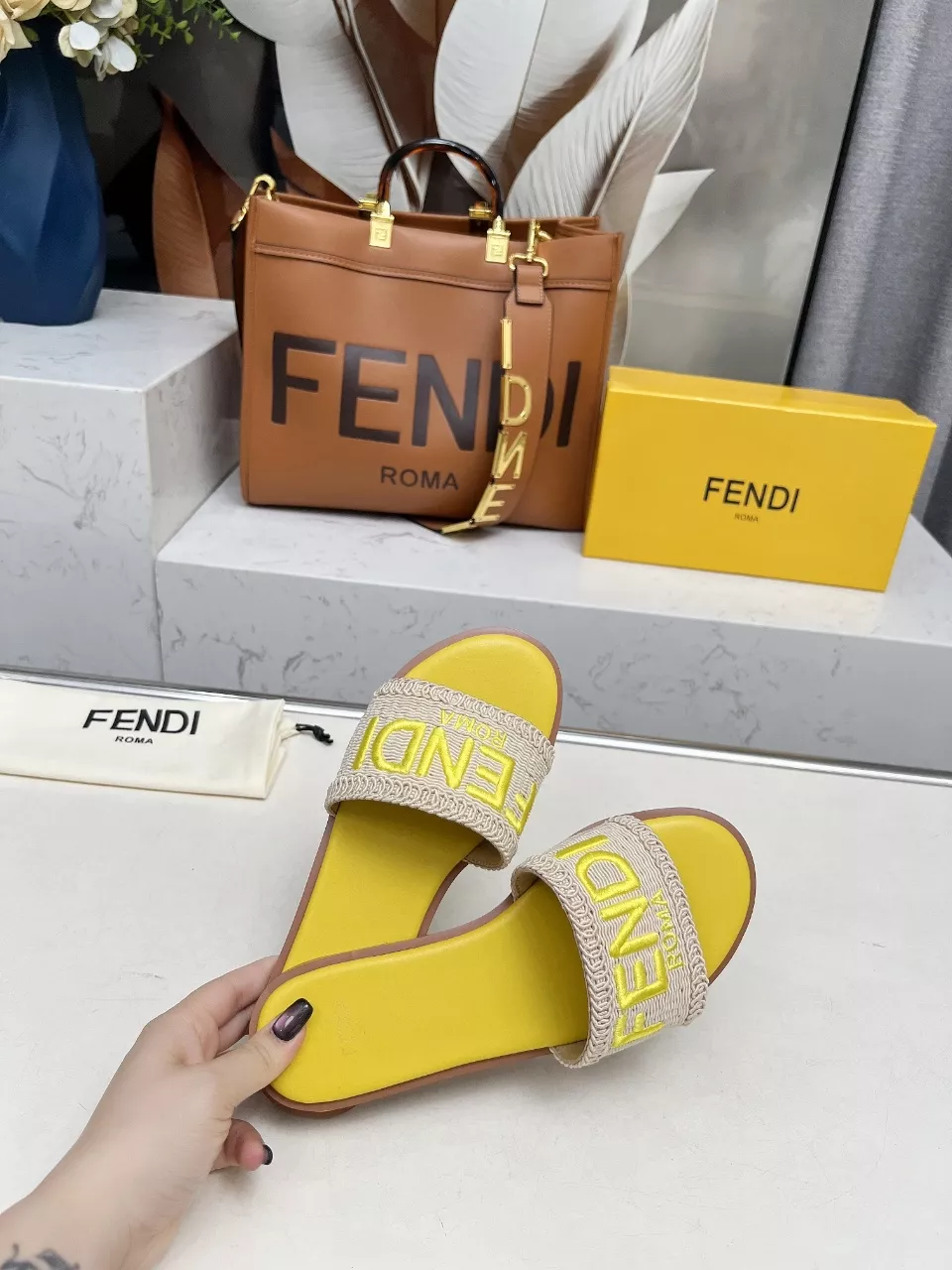 Fendi Slippers For Women Comfortable 5743