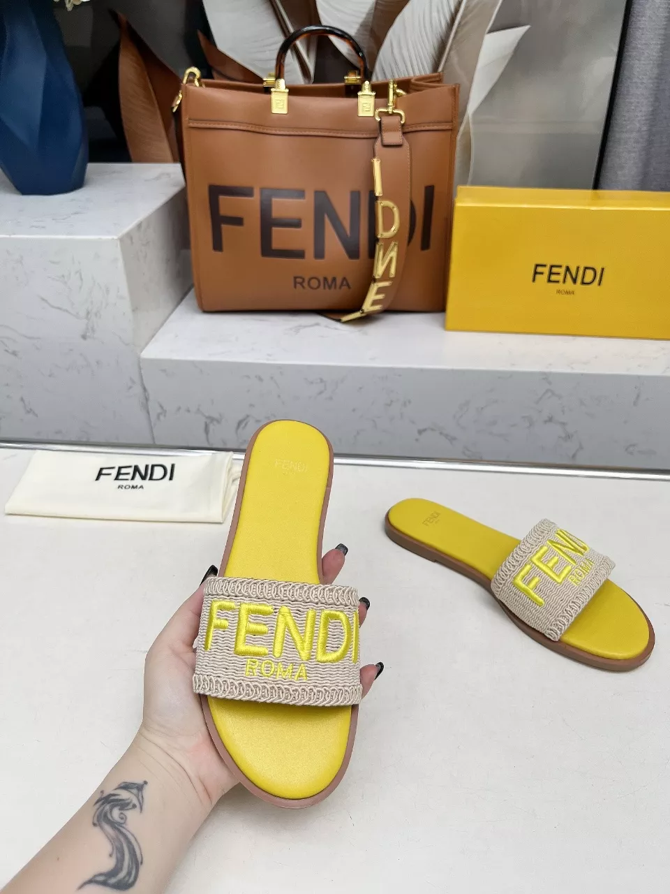 Fendi Slippers For Women Comfortable 5743