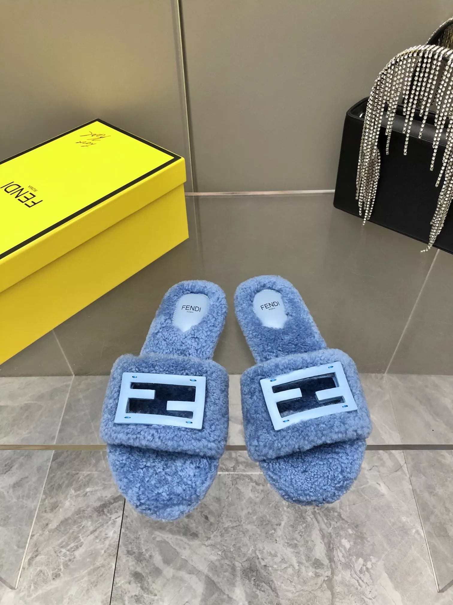 Fendi Slippers For Women Comfortable 7441