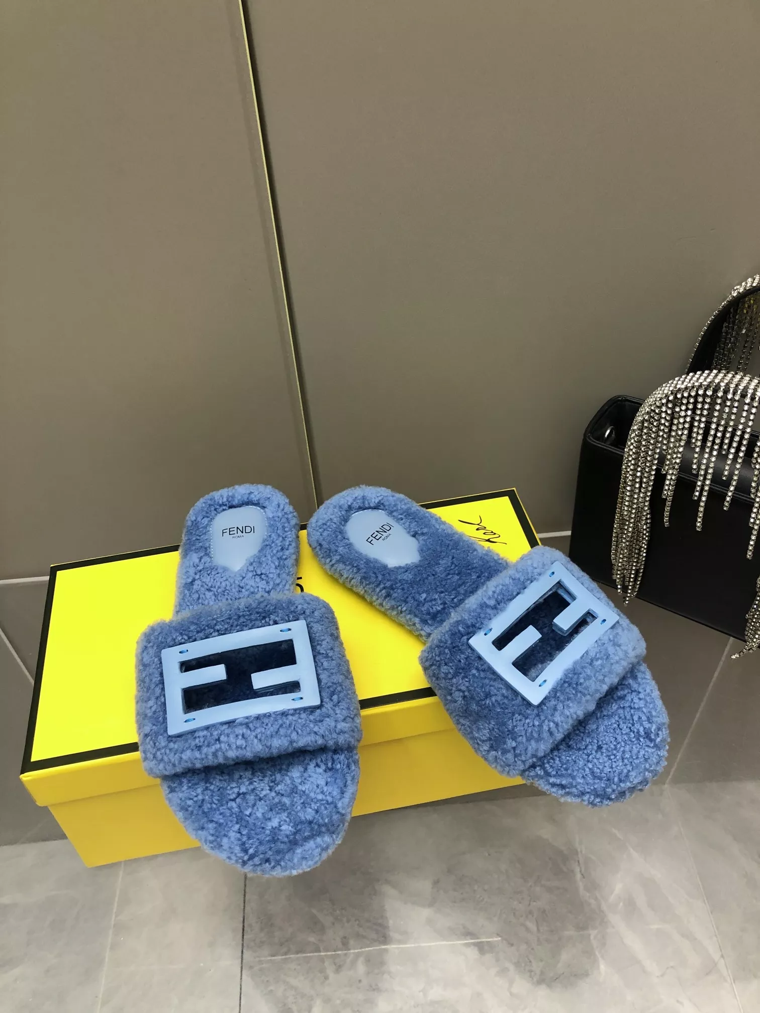 Fendi Slippers For Women Comfortable 7441