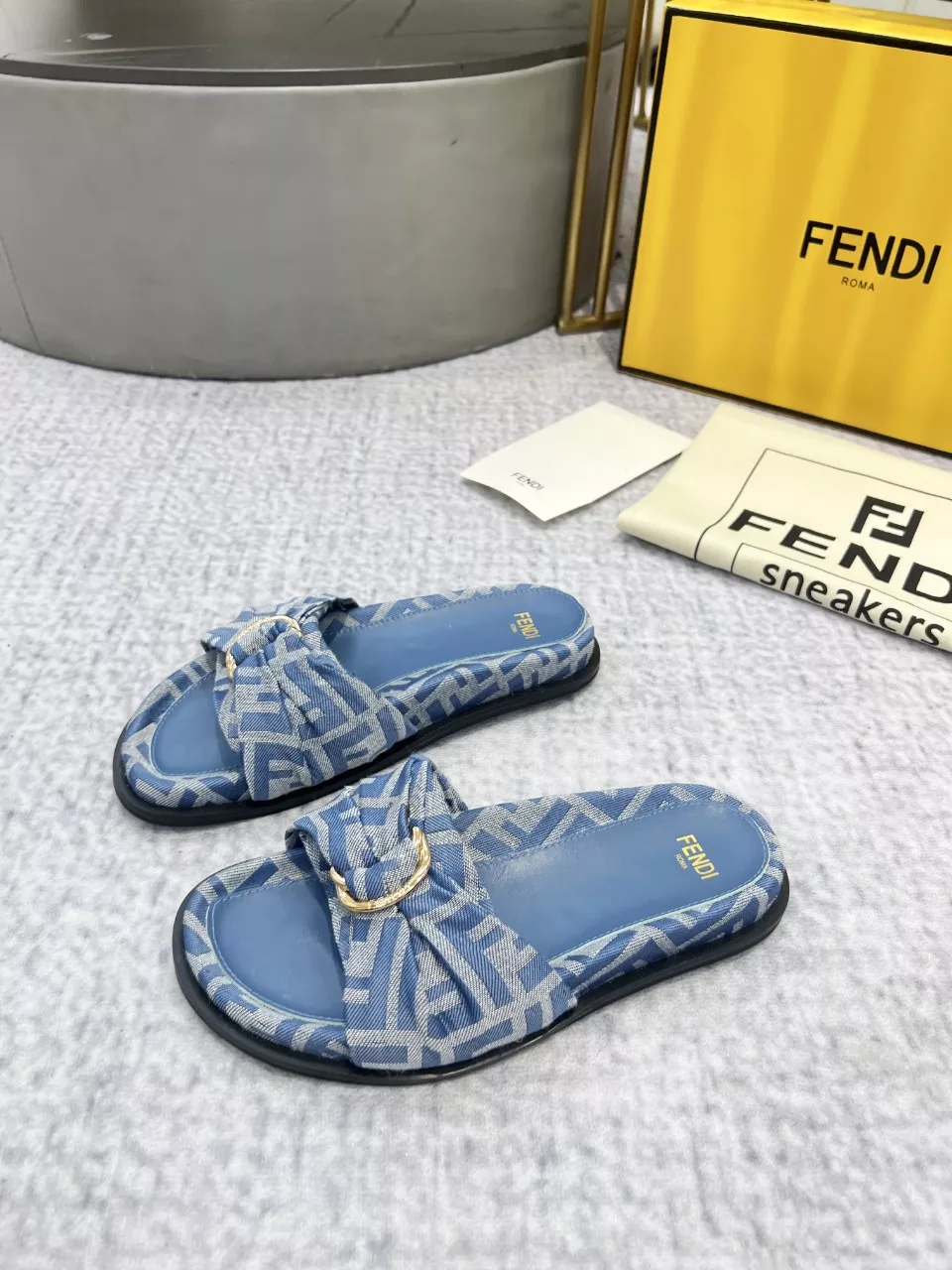 Fendi Slippers For Women Compact 3762
