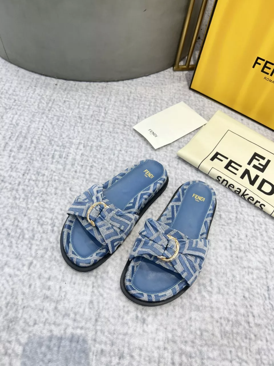 Fendi Slippers For Women Compact 3762