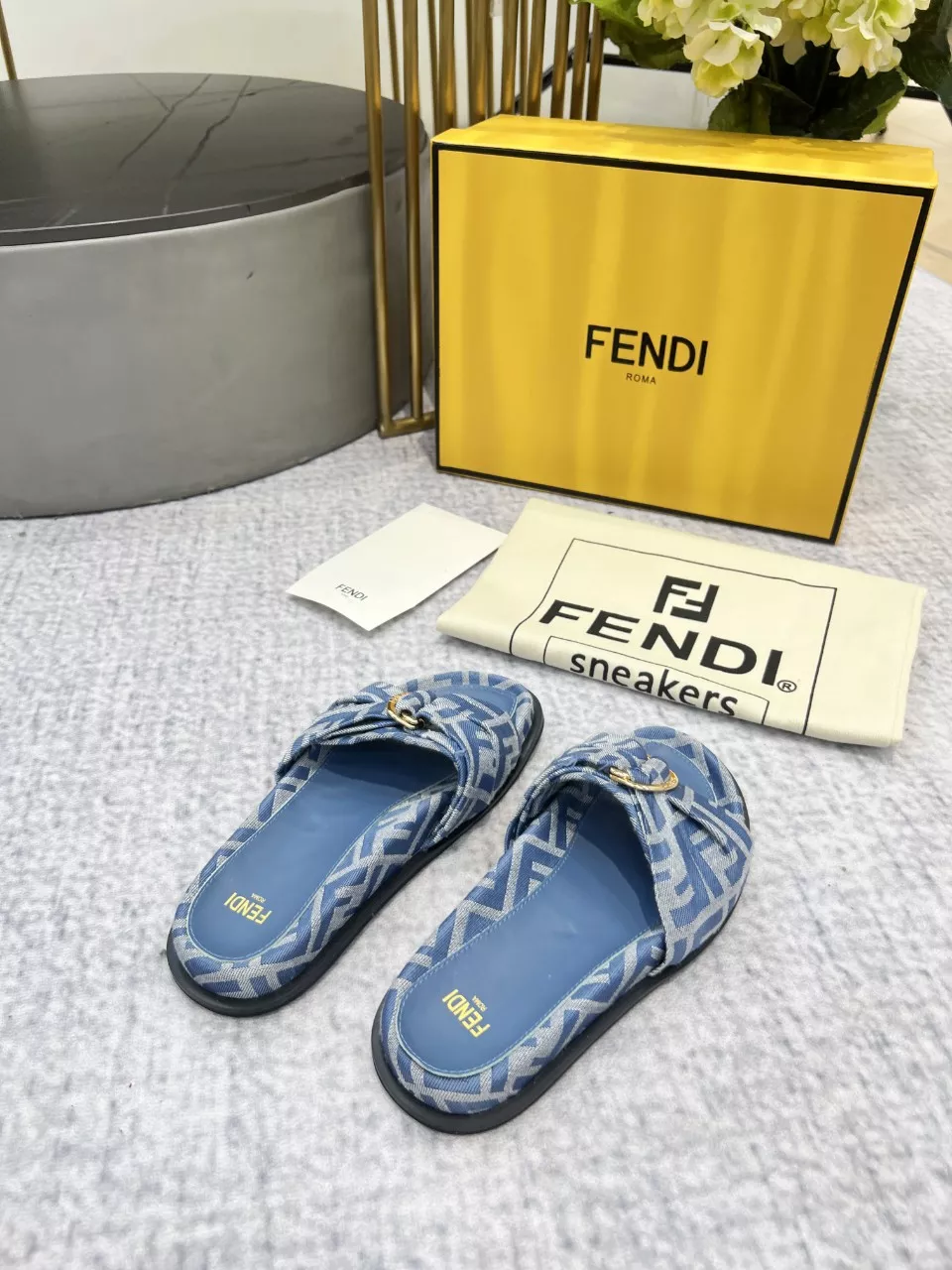 Fendi Slippers For Women Compact 3762