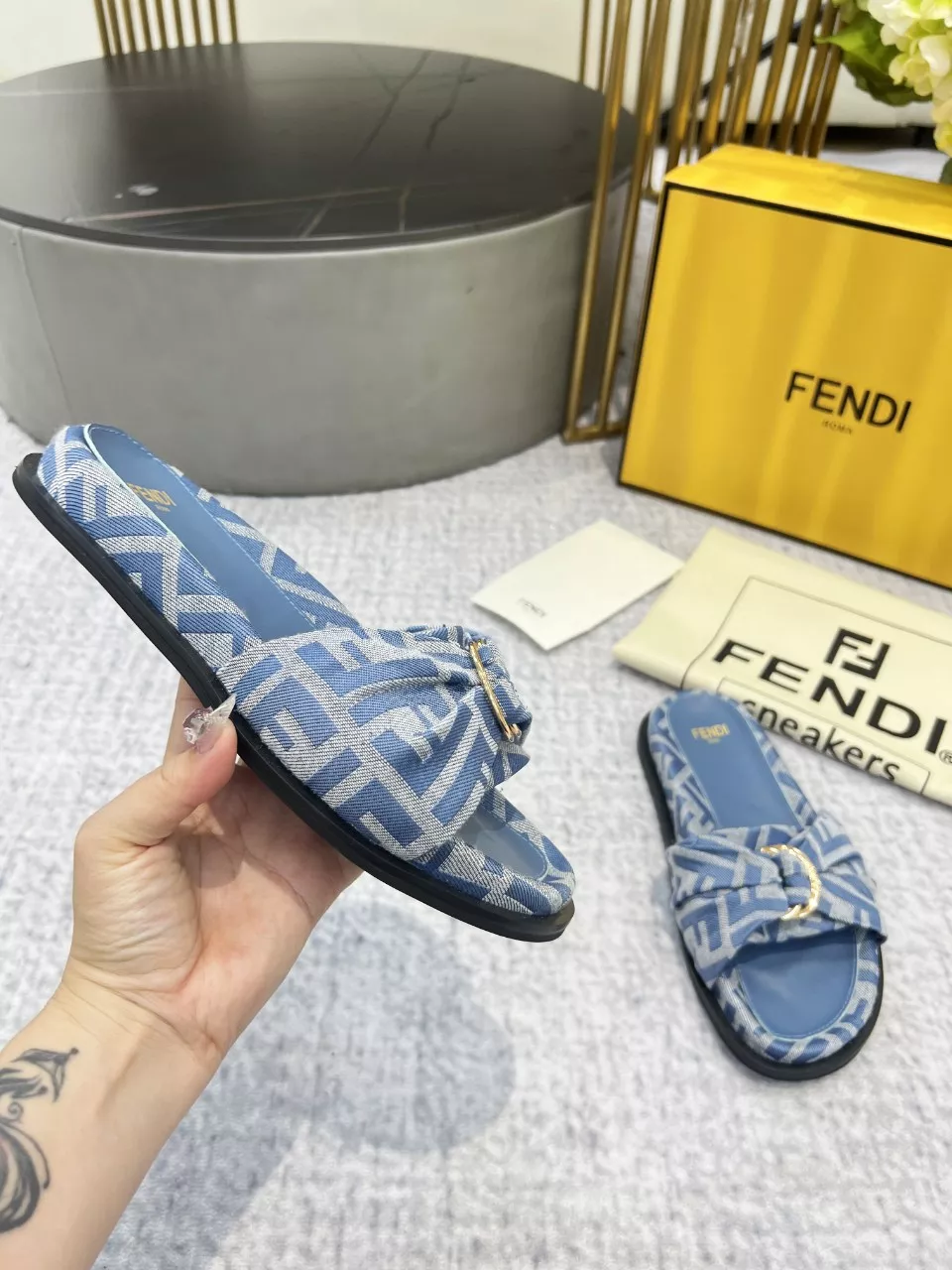 Fendi Slippers For Women Compact 3762