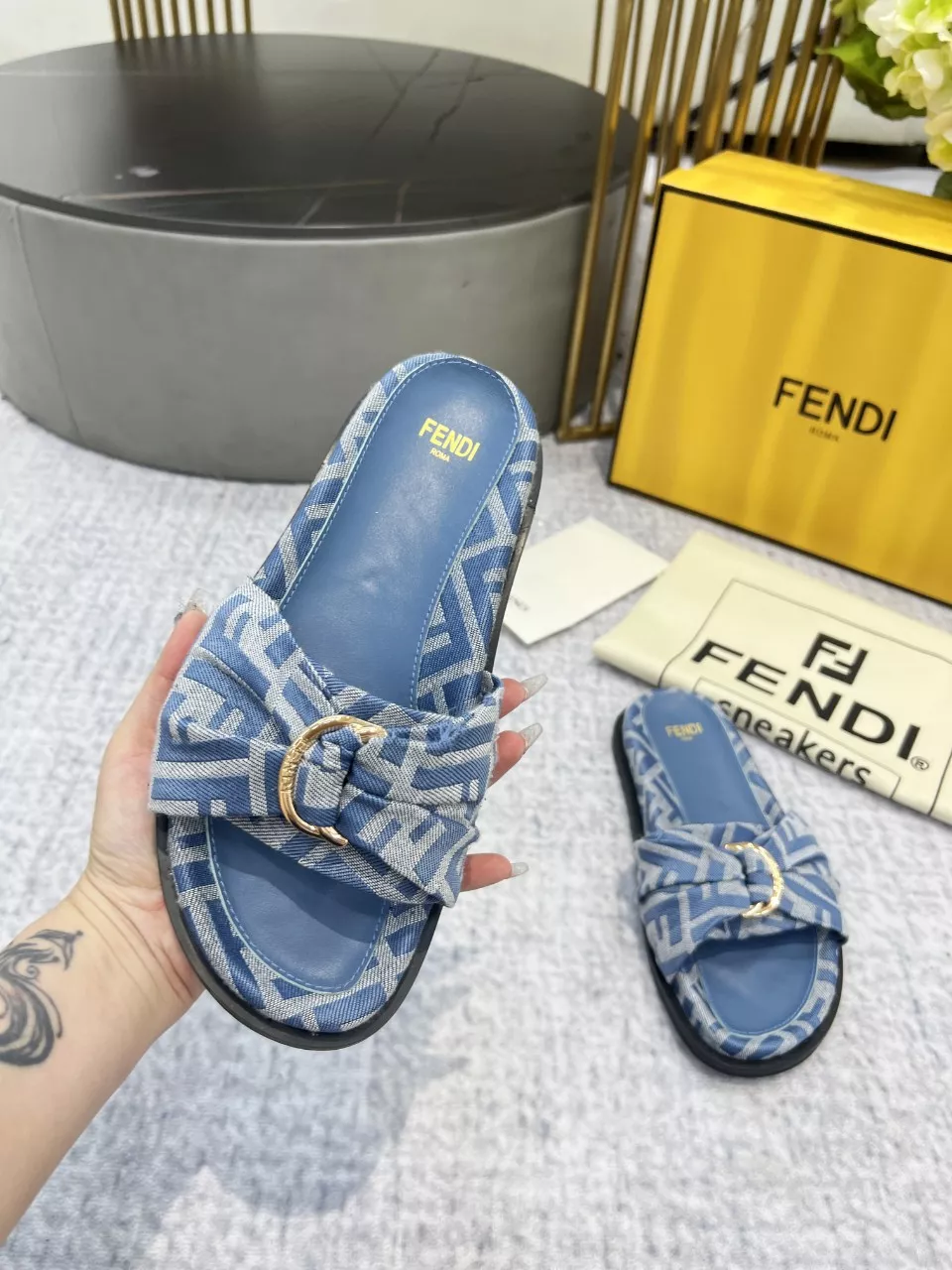 Fendi Slippers For Women Compact 3762
