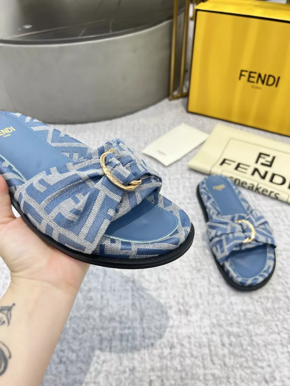 Fendi Slippers For Women Compact 3762