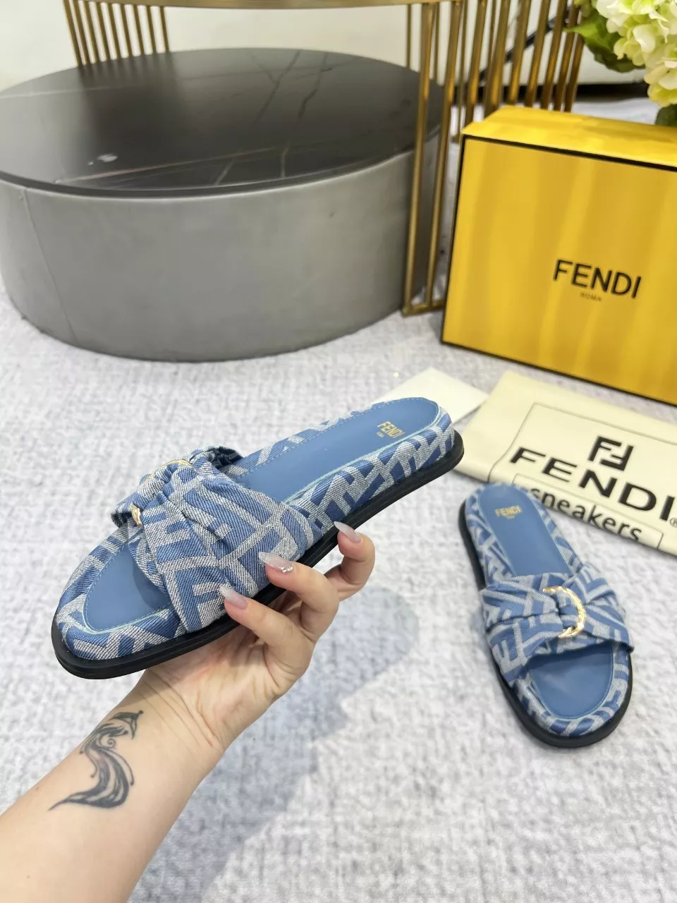 Fendi Slippers For Women Compact 3762