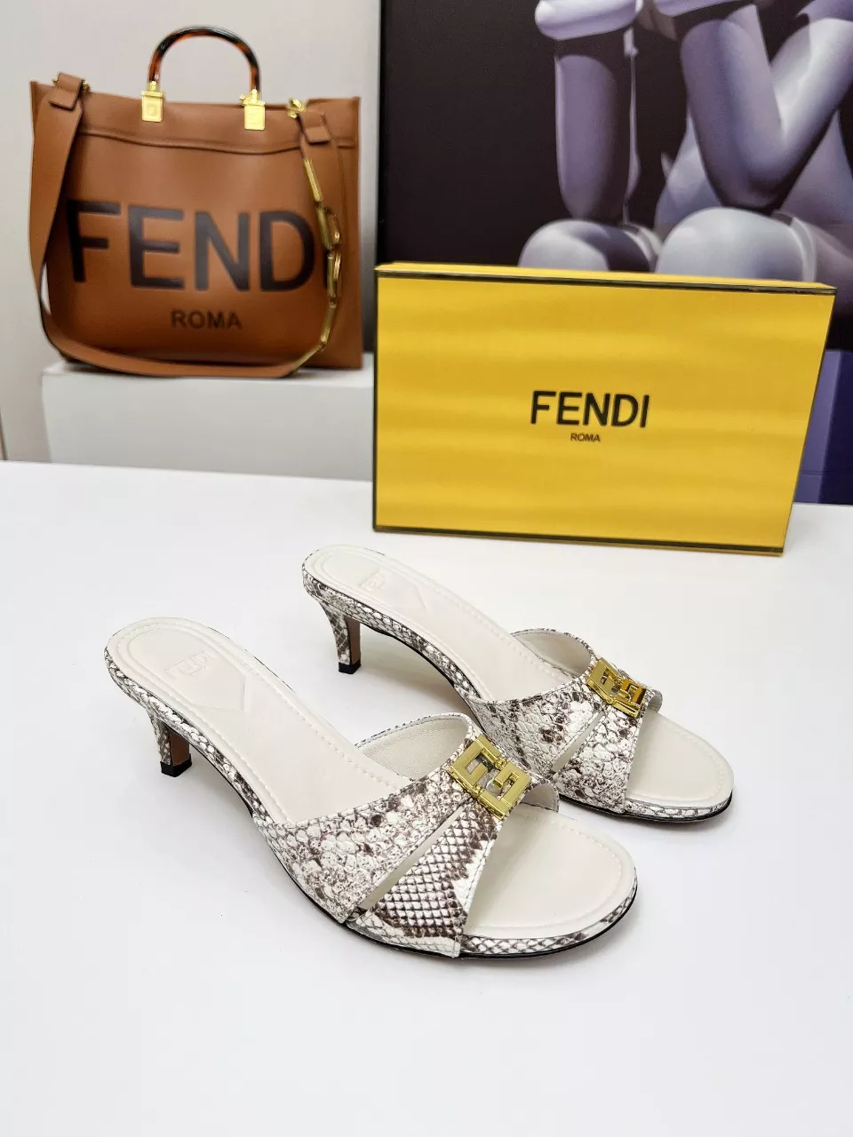 Fendi Slippers For Women Compact 641