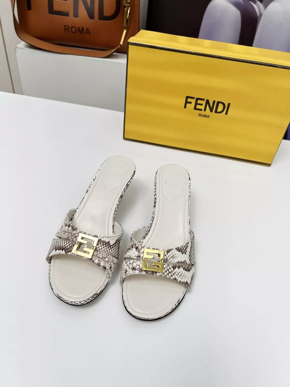 Fendi Slippers For Women Compact 641