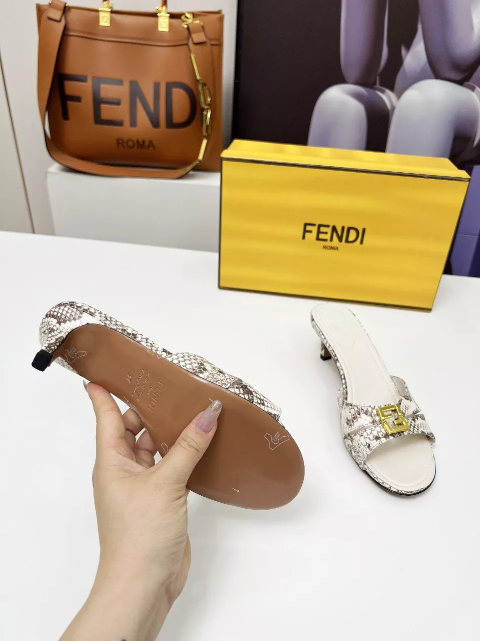 Fendi Slippers For Women Compact 641