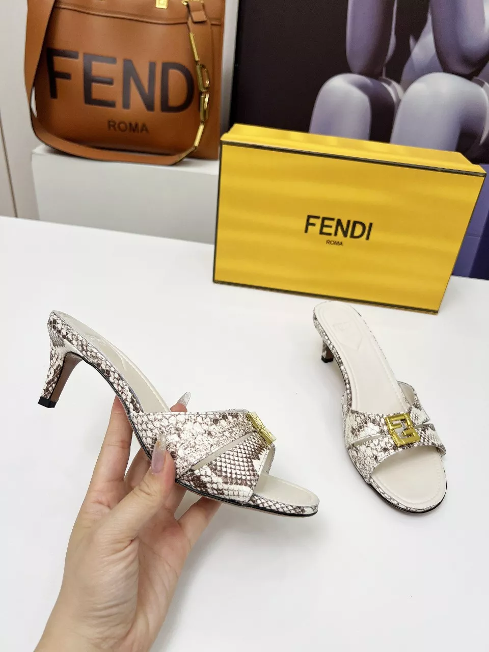 Fendi Slippers For Women Compact 641