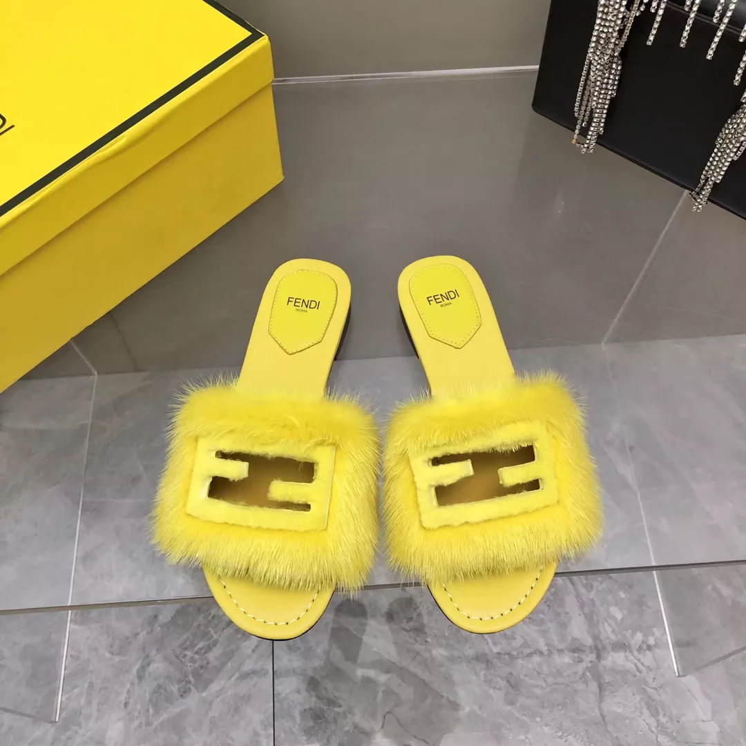 Fendi Slippers For Women DailyWear 6100