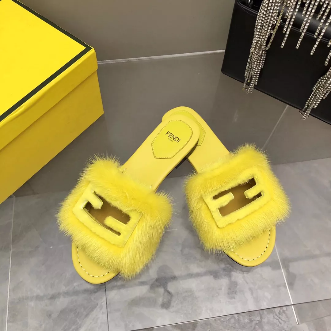 Fendi Slippers For Women DailyWear 6100
