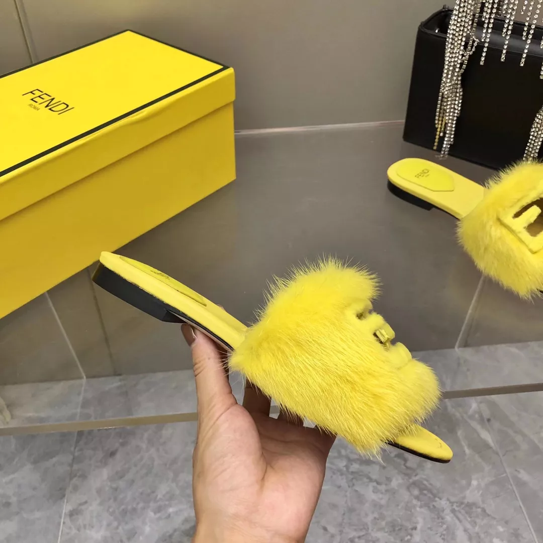 Fendi Slippers For Women DailyWear 6100