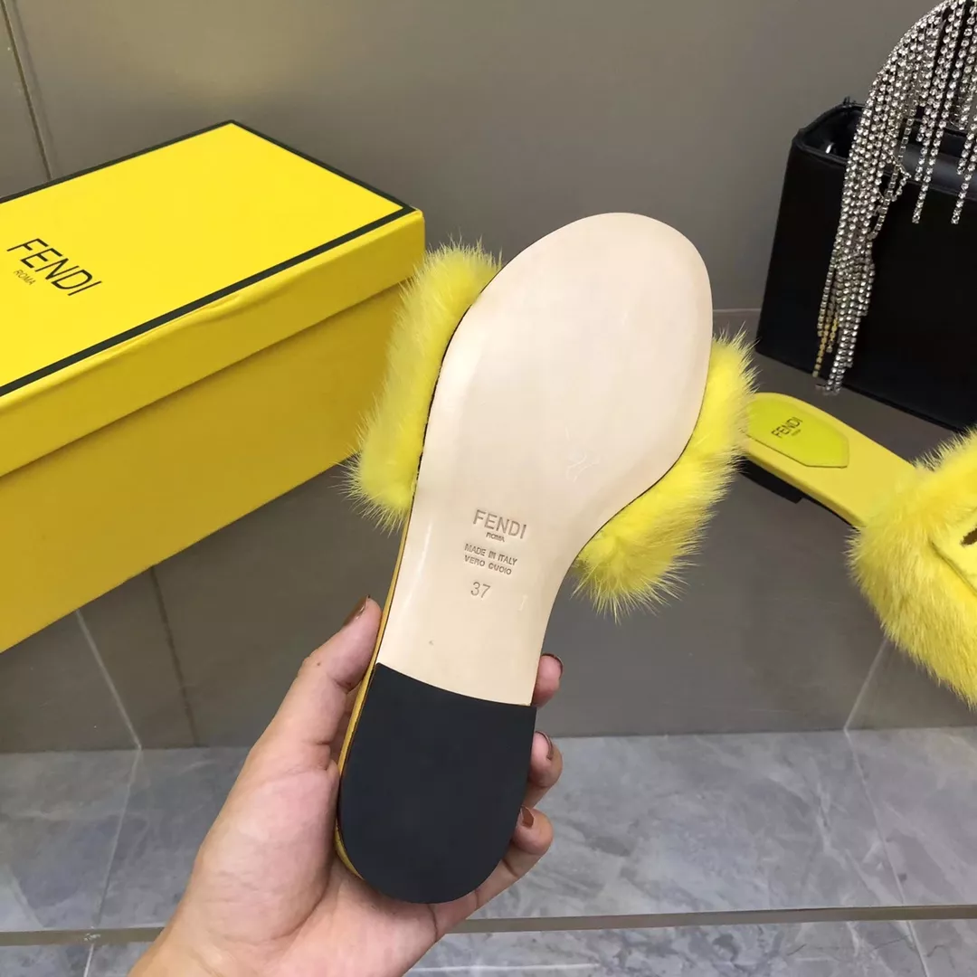 Fendi Slippers For Women DailyWear 6100