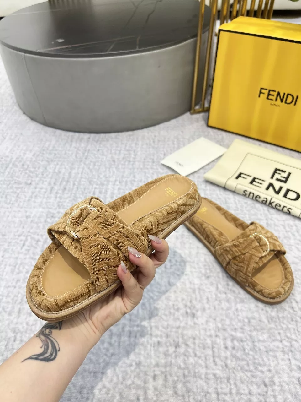 Fendi Slippers For Women Durable 4765