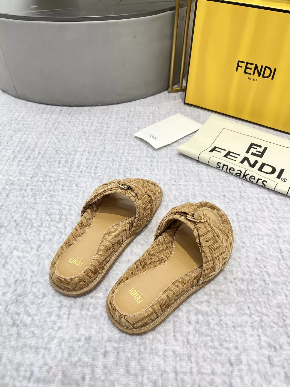 Fendi Slippers For Women Durable 4765