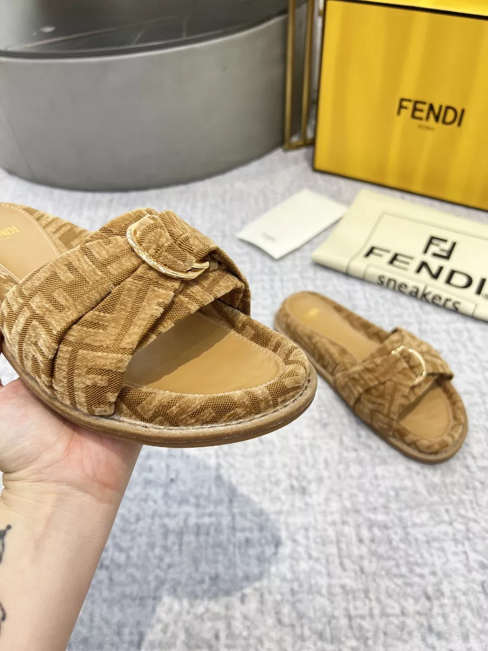 Fendi Slippers For Women Durable 4765