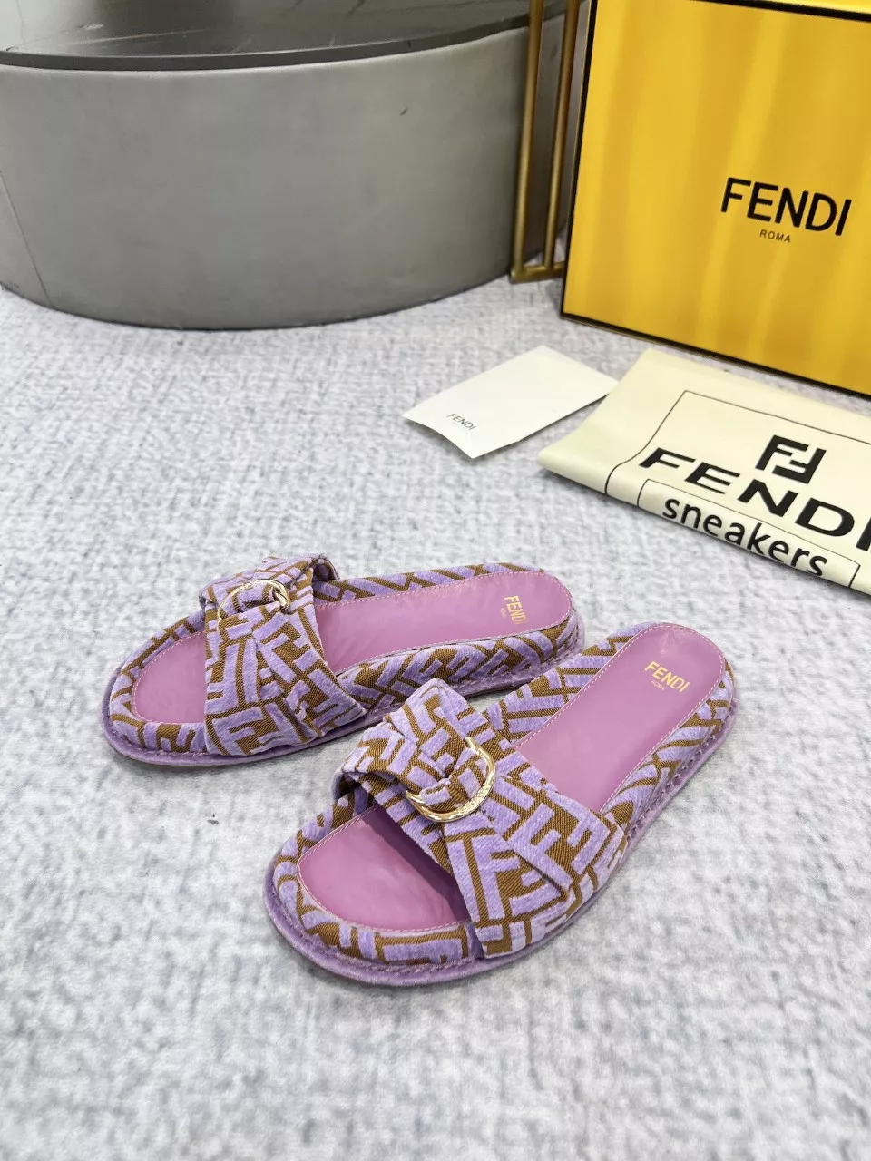 Fendi Slippers For Women EasyMatch 5650
