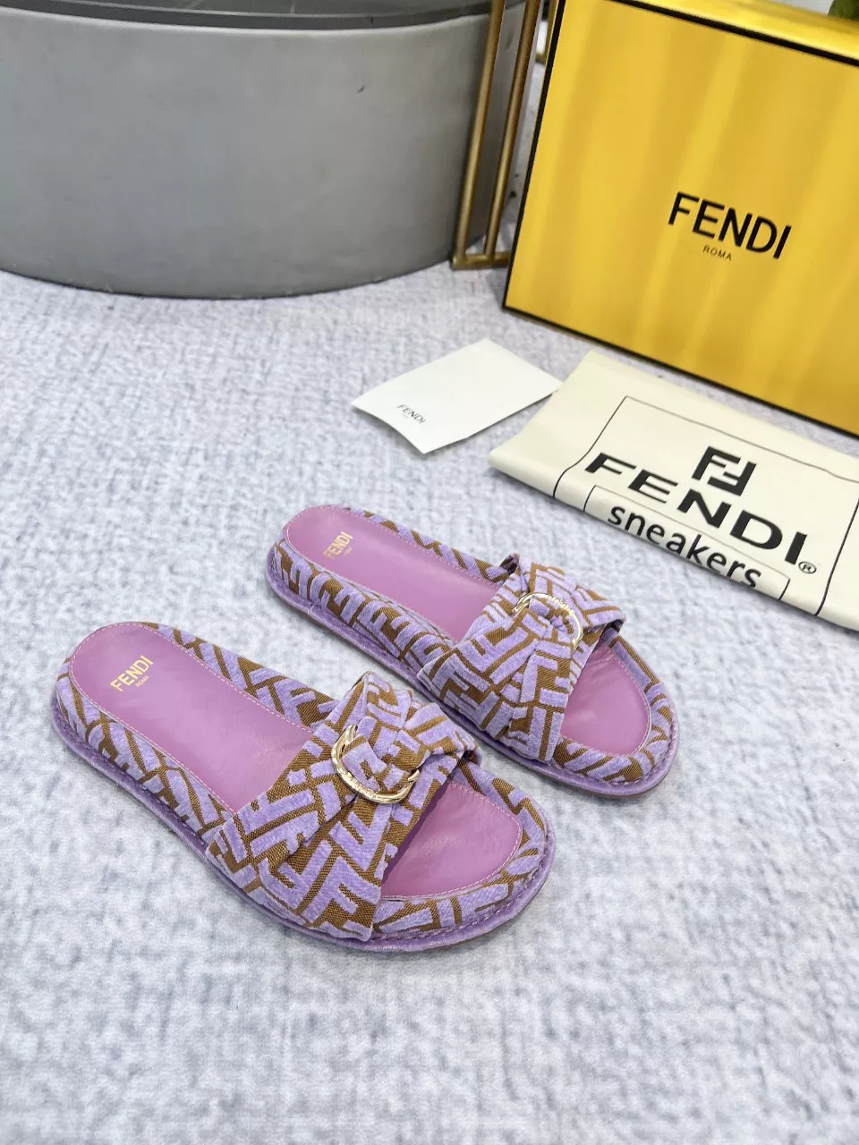 Fendi Slippers For Women EasyMatch 5650