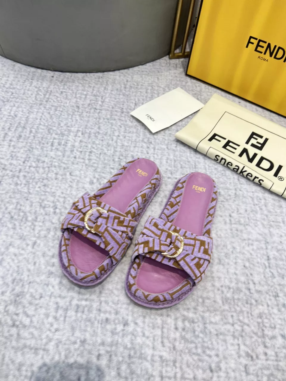 Fendi Slippers For Women EasyMatch 5650