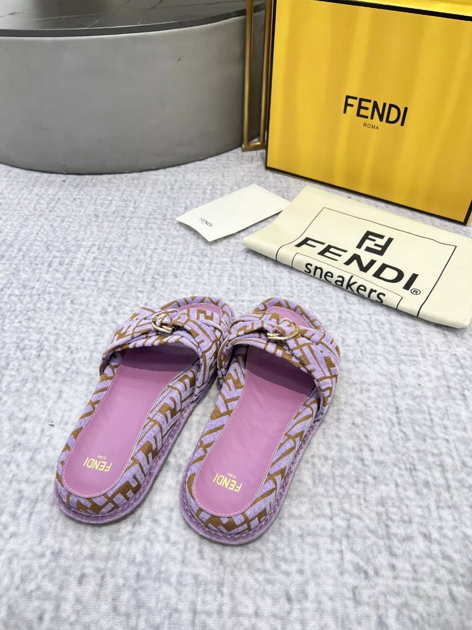 Fendi Slippers For Women EasyMatch 5650