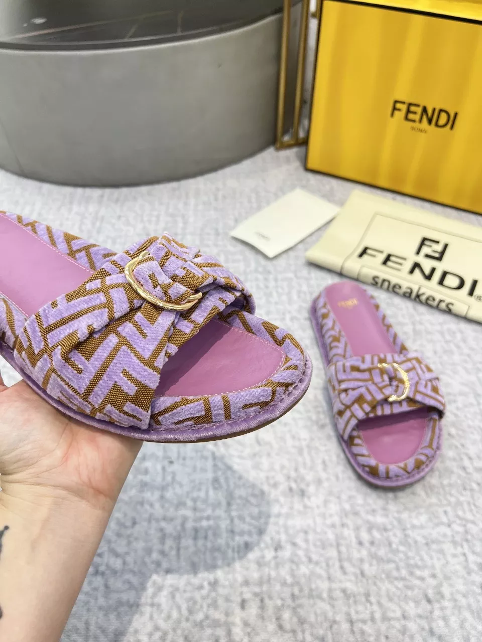 Fendi Slippers For Women EasyMatch 5650