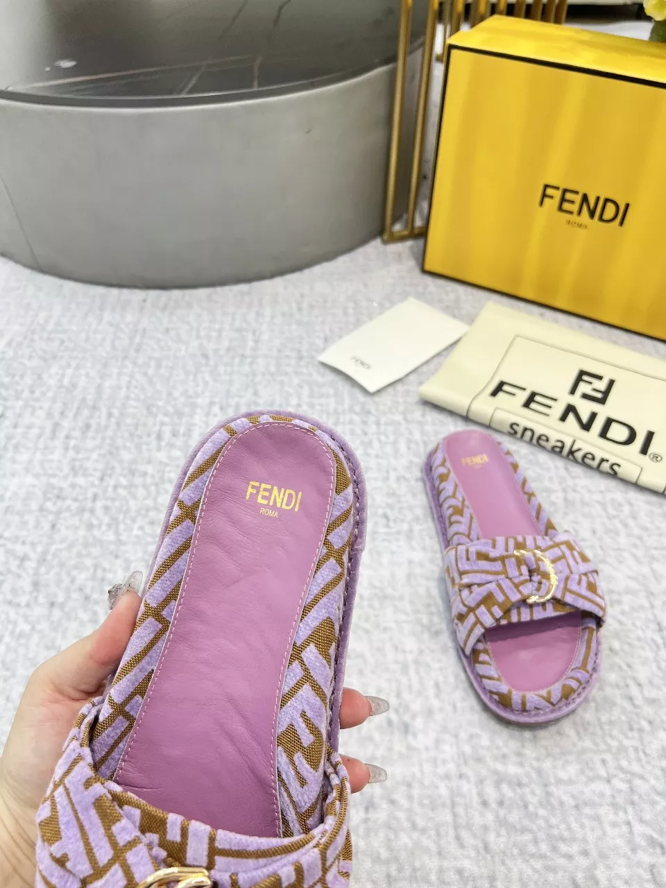 Fendi Slippers For Women EasyMatch 5650