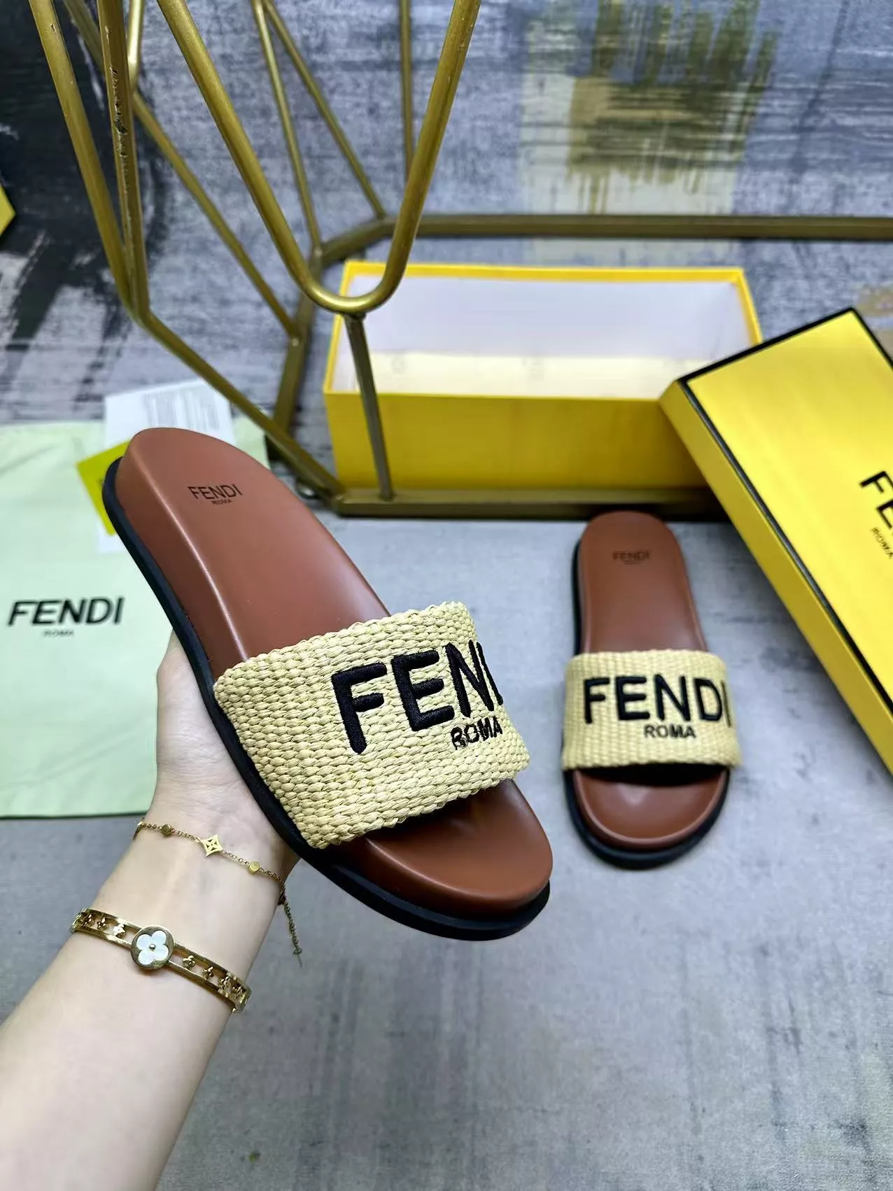 Fendi Slippers For Women Efficient 7274