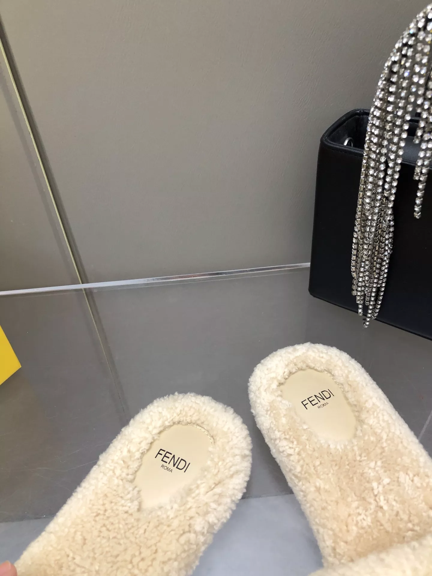 Fendi Slippers For Women EyeCatching 1902