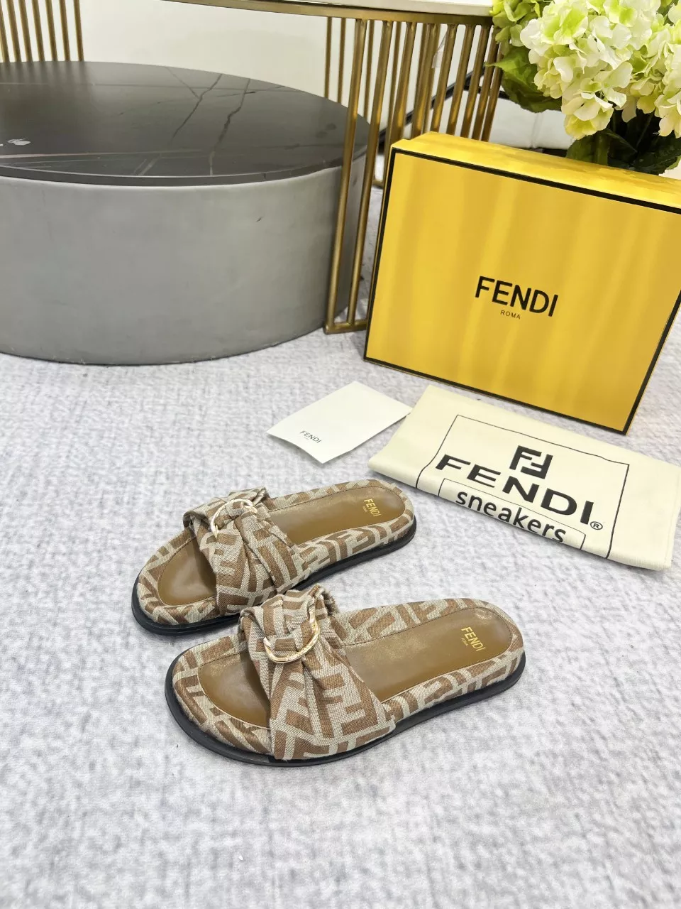 Fendi Slippers For Women EyeCatching 6884